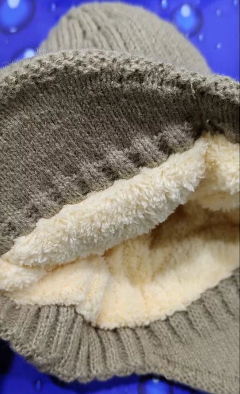 Varm Strikkelue med Snøflak